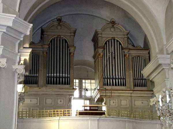 Chor und Kirchenorgel in Oberlaa